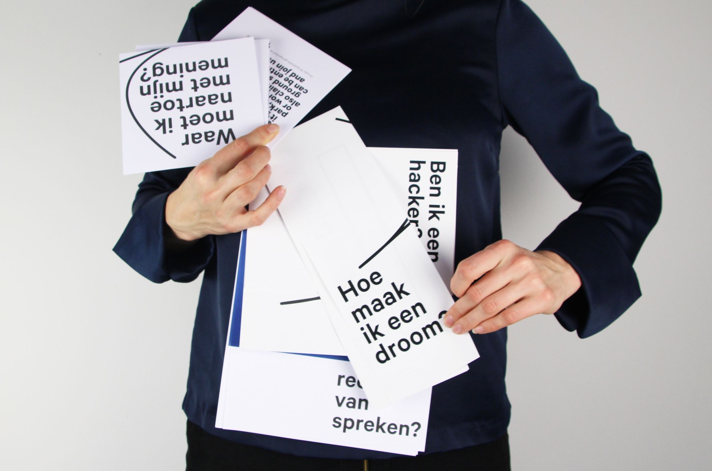 beeldessay graphic design studio de vormforensen by Annelou van Griensven Anne-Marie Annemarie Geurink Bookdesign Arnhem graphic anthropology boekontwerp coverontwerp typografie essay arnhem grafisch ontwerp boekontwerp gelderland achterhoek hommelseweg Klarendal